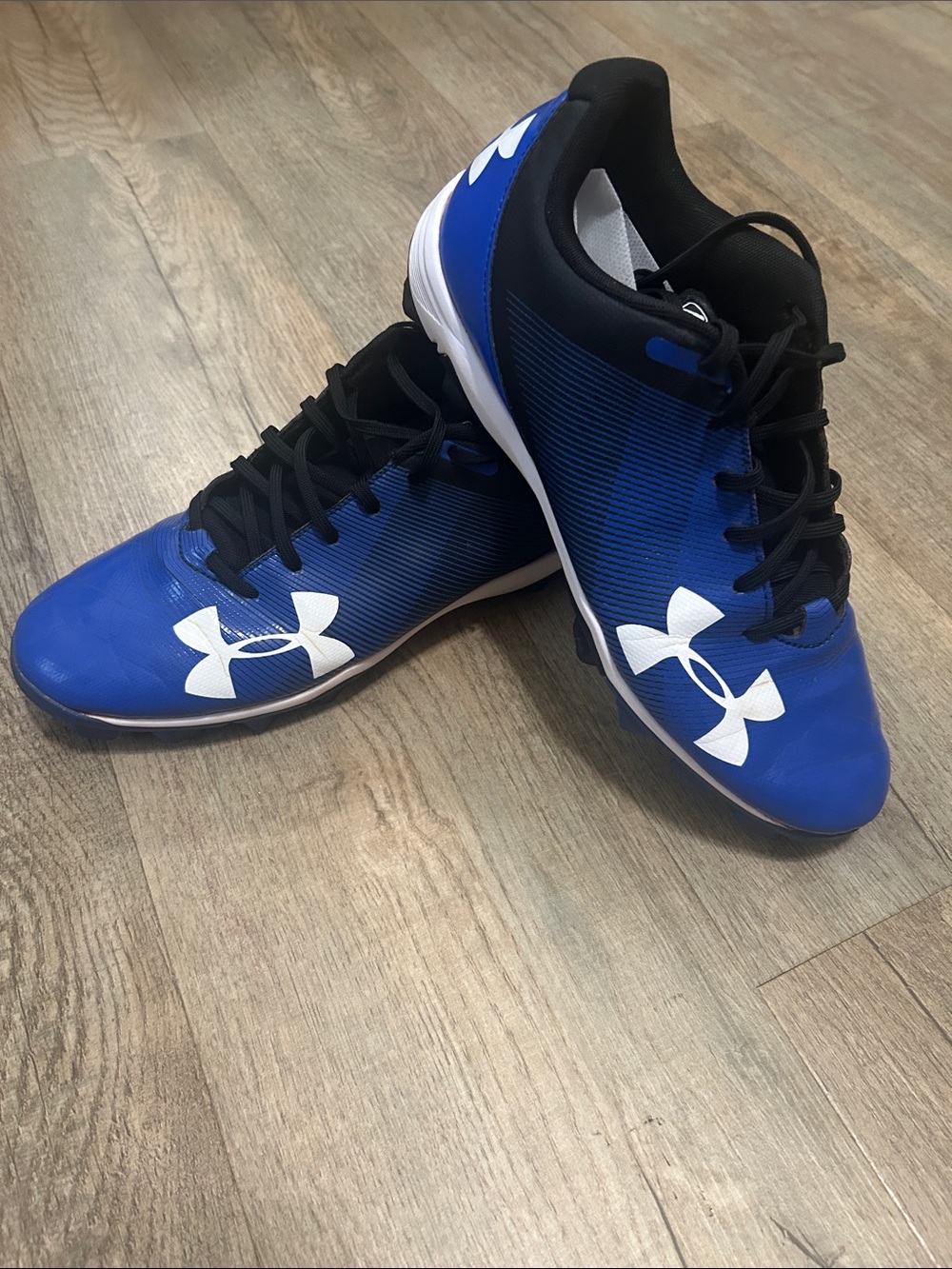 Under Armour Men’s Royal Blue and Black Baseball Cleats